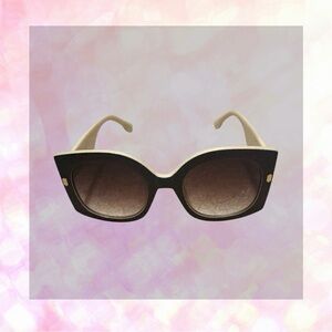 🦄 Black and Cream Classic Sunglasses!
